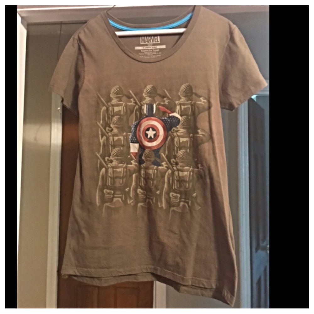 — SOLD — Marvel Captain America “Support Our Troops” Tee